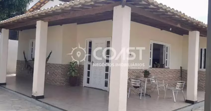 Vendo excelente casa com 2/4 sendo uma suíte e um quintalzão esperando por você!