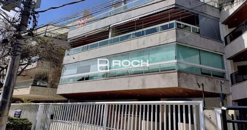 Apartamento amplo com varandão e 2 vagas, a 3 quadras da praia – 110m²