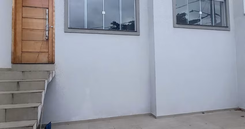 Sobrado Novo à Venda em Parque São Domingos, com duas Suítes, 2 vagas, quintal com churrasqueira