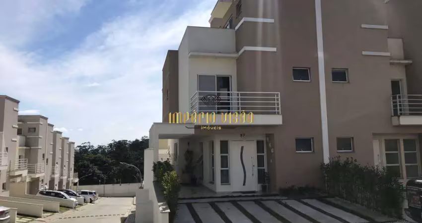 Sobrado à venda com 3 dormitórios, sendo 1 suíte e churrasqueira no condomínio recanto das araucárias - suzano-sp