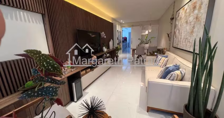 Apartamento decorado no costa azul, 3 quartos transformados em 2, com suíte master e closet, amplo e sofisticado.