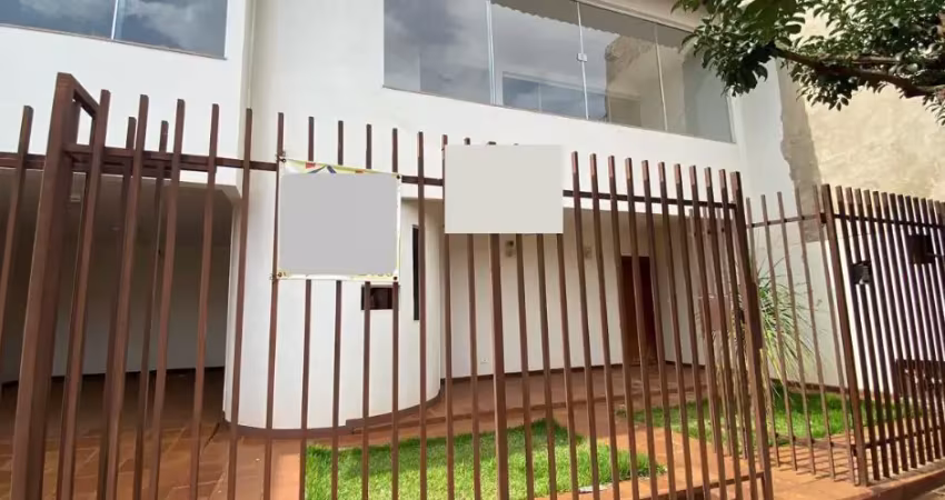 Casa à venda com 3 dormitórios e 2 vagas em cambará - pr