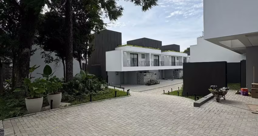 Novo Condomínio de Casas no Bairro Guabirotuba