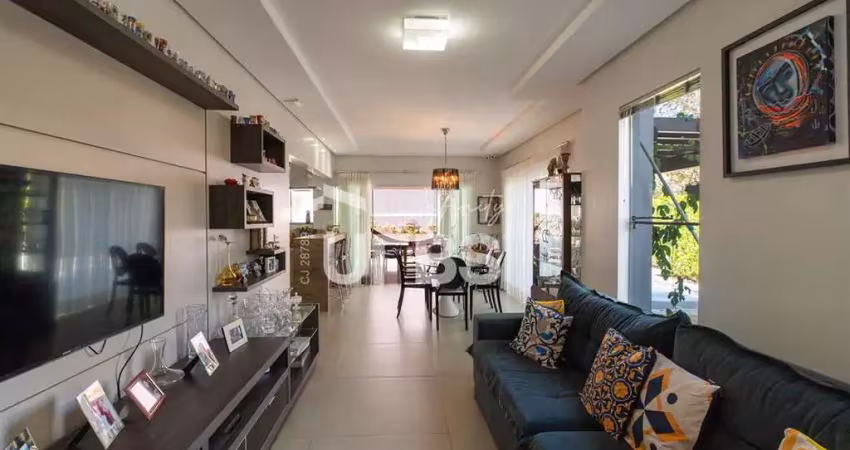 Casa em condomínio fechado com 3 quartos à venda na Rua SB 27, Loteamento Portal do Sol II, Goiânia