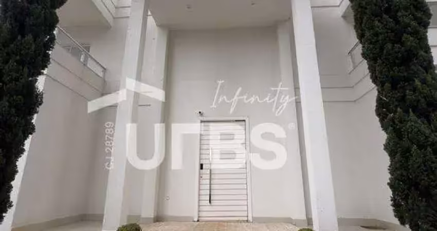 Casa bem localizada, 700,02m2, 5 suites, 3 salas, elevador, 8 vagas de garagem, academia, piscina, churrasqueira, próximo a avenida t-7 e a av. t-2