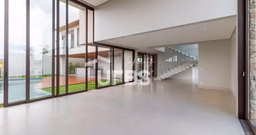 O jardins frança é um condomínio de alto padrão, que tem uma integração com uma mata nativa e terá uma grande área comercial em frente, proporcionando muita conveniência. um sobrado de esquina com  04
