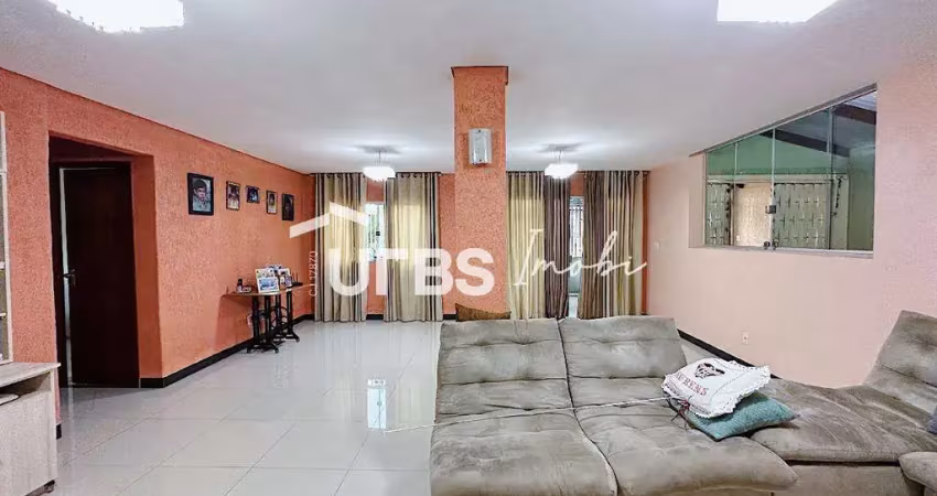 Casa com 7 quartos à venda na Rua Bogotá, Jardim Novo Mundo, Goiânia