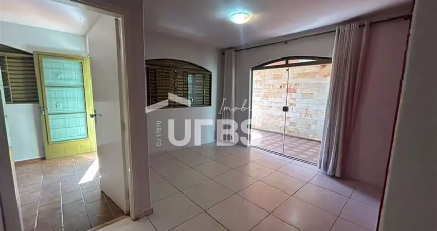 Casa com 3 quartos à venda na Rua B5A, Parque das Laranjeiras, Goiânia