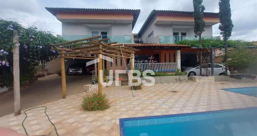 Sobrado com 4 suites com closed e hidro, 492 m² no bairro hilda.