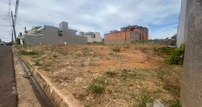 Versátil terreno residencial para venda em jardim piratininga, 300m²