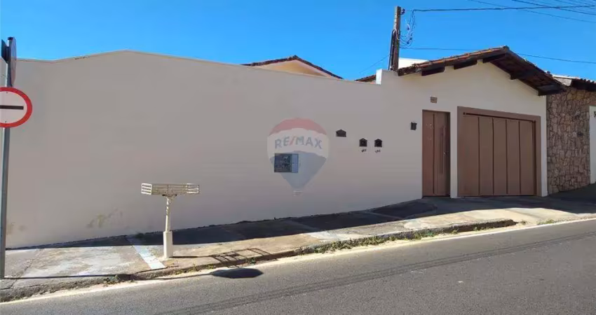 Casa tipo para venda com 3 quartos, sendo 1 suíte, 250m²