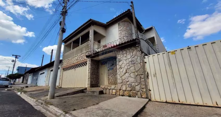Casa de vila para venda com 3 quartos, sendo 1 suíte, 283m²