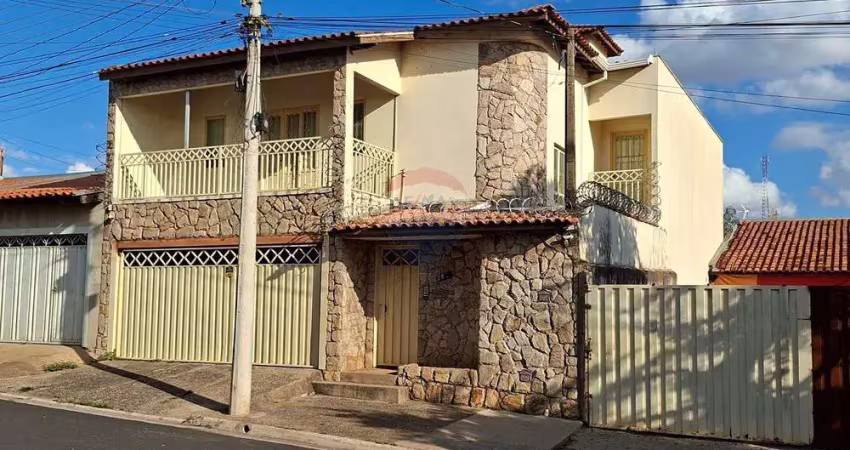 Casa de vila para venda com 3 quartos, sendo 1 suíte, 283m²