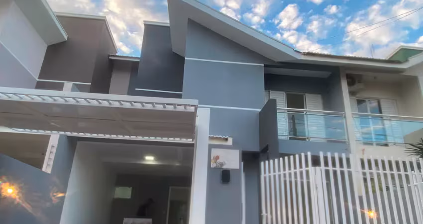 Sobrado no jardim gisela, com 3 suítes amplas e cozinha planejada!