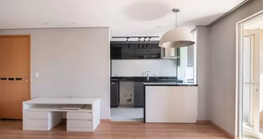 Apartamento semimobiliado com 3 quartos e 2 vagas no cabral