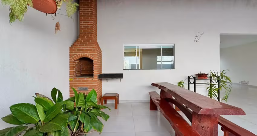 Casa térrea espaçosa no jardim patrícia com 3 quartos e 250m²