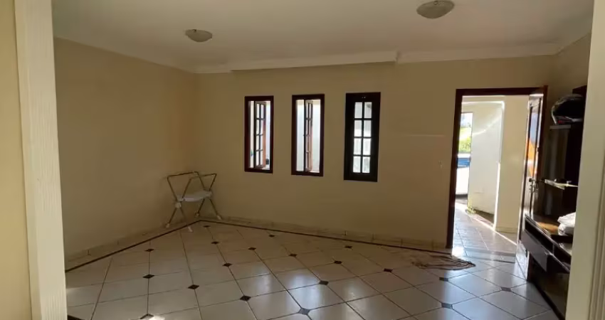 Casa completa no bairro vigilato pereira, com piscina e edícula