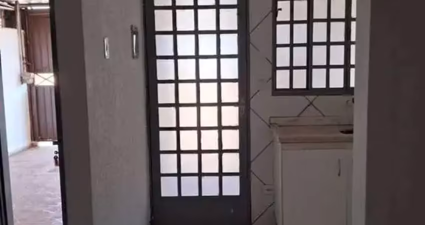 Casa com 2 quartos para alugar na Rua Antônio Alves, 26, Parque Residencial Rita Vieira, Campo Grande