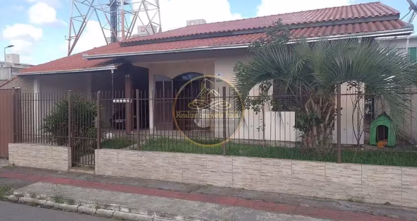 Casa com ótima localização, com 1 suíte + 2 dormitórios, com 392 m² de a.t por r$ 890.000,00 - cordeiros parte alta - itajaí/sc
