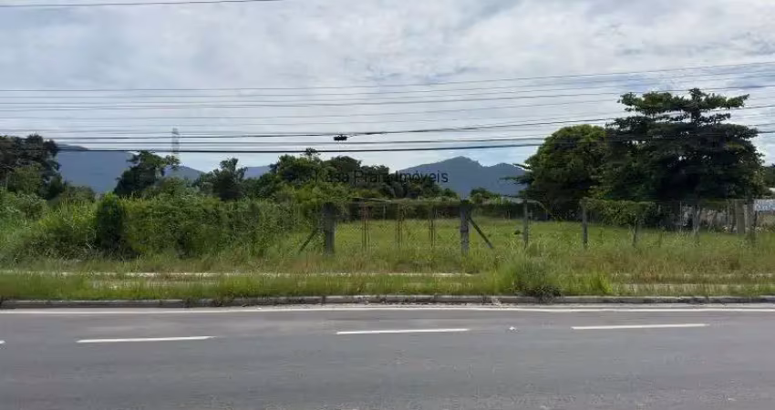 Área frente a pista principal para locação no porto novo em caraguatatuba