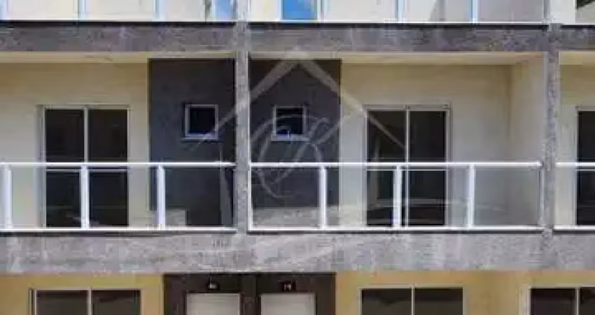 Triplex novo em condomínio fechado com 2 suítes e 2 vagas no centro de caraguatatuba/sp