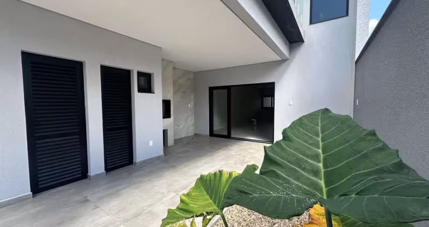 Sobrado geminado à venda no bairro américa | 3 suítes, piscina, closet e alto padrão