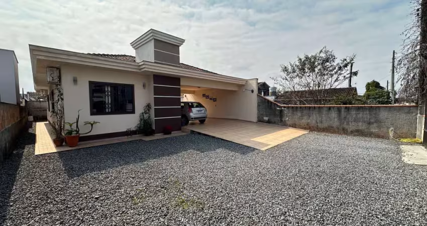 Casa térrea adaptada no bairro aventureiro | conforto e acessibilidade com 3 dormitórios sendo uma suíte | amplo terreno | oportundiade
