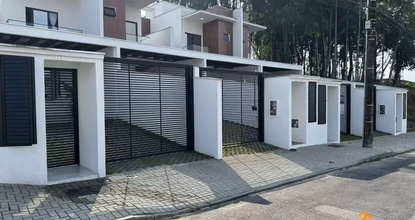 Casa exclusiva à venda no atiradores | 3 suítes, piscina, churrasqueira, 3 vagas de garagem | r$990.000 | analisa permuta de baixo valor!