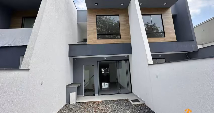 Espaçoso sobrado geminado no bairro floresta - 140m², 3 quartos, suíte, 2 vagas de garagem e área nos fundos - sua casa dos sonhos em joinville!