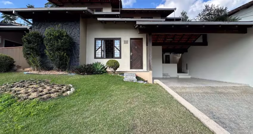 Casa à venda no saguaçu em joinville - com 235m² de área construída, terreno de 420m², aceita financiamento e analisa permuta!
