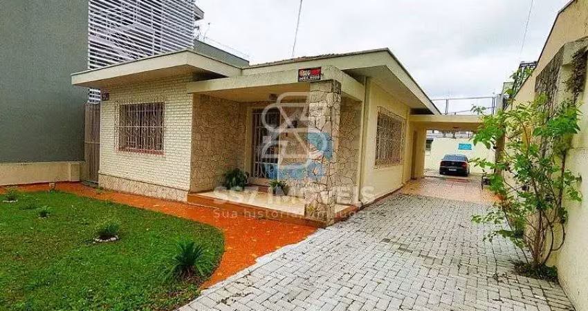 Imóvel comercial na rua fernando amaro, muitíssimo bem localizado entre as regiões do alto da xv, cristo rei e centro.