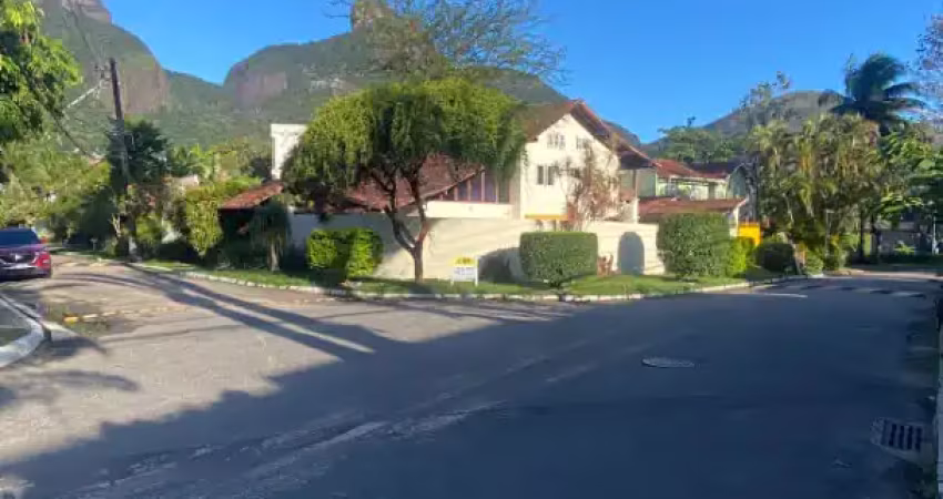 Oportunidade em condominio alto padrão no itanhangá!