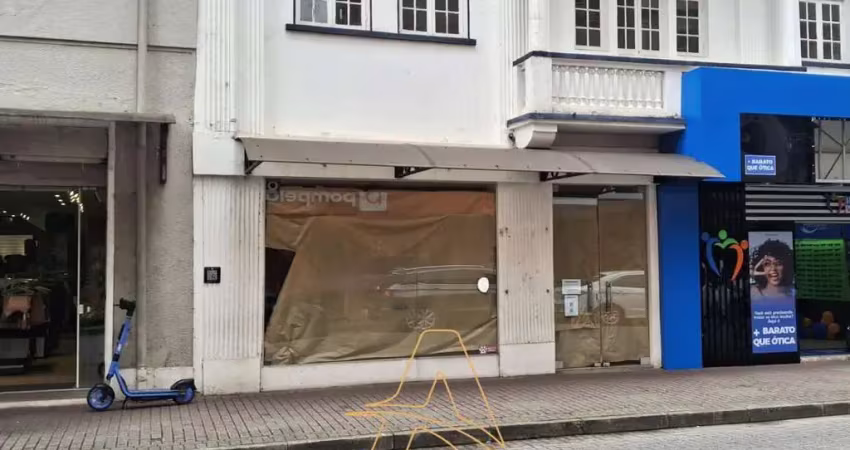 Sala comercial térrea com mezanino na rua xv de novembro