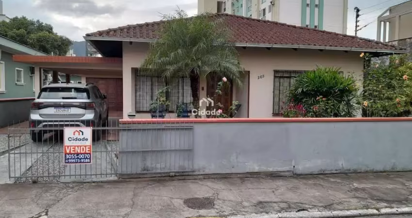 Casa com 4 quartos à venda na Rua Governador Jorge Lacerda, 265, Centro, Jaraguá do Sul