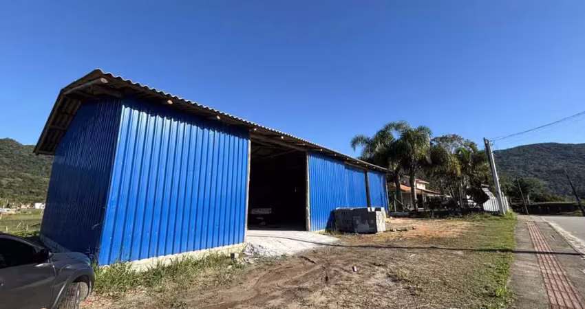 Galpão para locação em garopaba, encatada, 2 banheiros