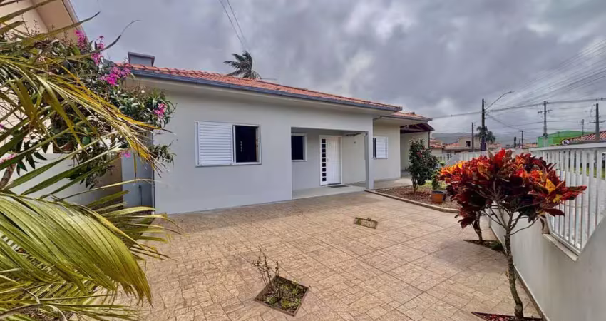 Casa para locação em garopaba, areias de palhocinha, 3 dormitórios, 1 suíte, 2 banheiros, 3 vagas