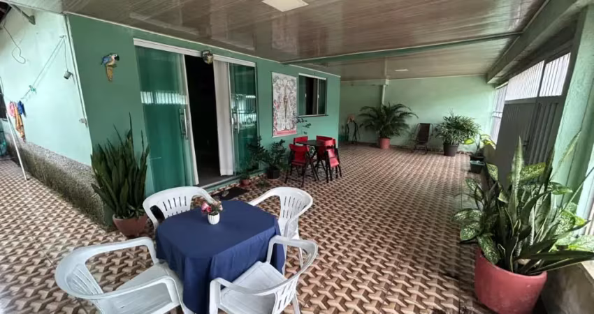 Vendo casa em condomínio fechado - 02 quartos - reformada - cozinha americana