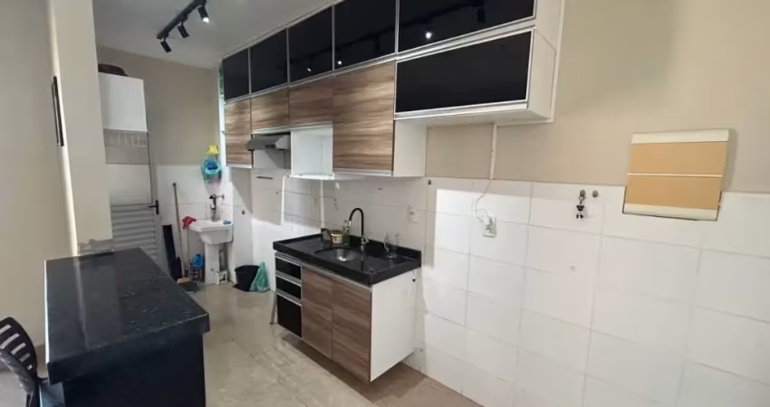 Alugo apartamento com 03 quartos - andar alto - modulados - condomínio completo