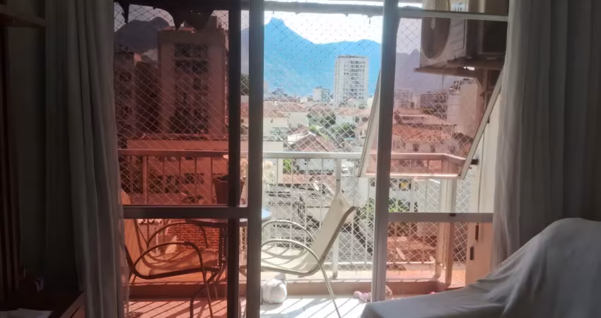 Apartamento à venda – tijuca – varanda com vista aberta e muita luz natural