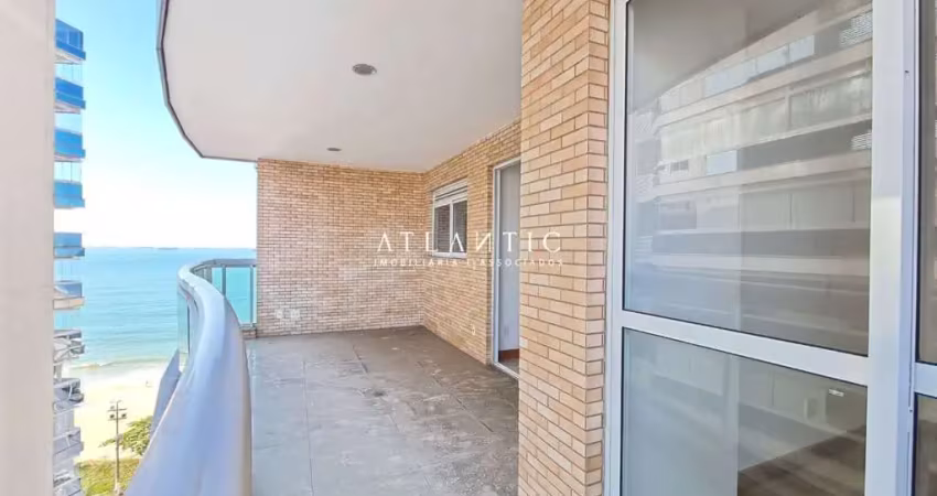 Apartamentos com 3 quartos, uma suíte, 2 vagas de garagem, conta com uma varanda ampla frente mar.