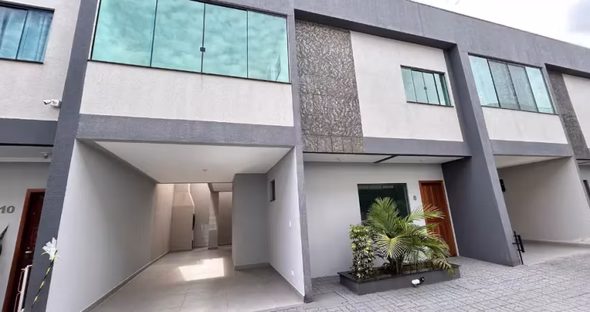 Sobrado novo em condomínio fechado no santa felicidade
