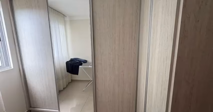 Apartamento semi-mobiliado, com 3 quartos, 2 vagas e sacada gourmet com churrasqueira no cancelli.