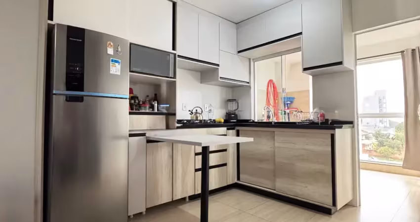 Apartamento com cozinha planejada e sacada em vidro com churrasqueira no cancelli em cascavel