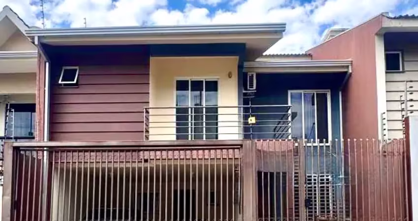 Sobrado no cancelli, 3 quartos, 1 suíte com closet, 2 vagas de garagem, churrasqueira e aquecimento à gás.
