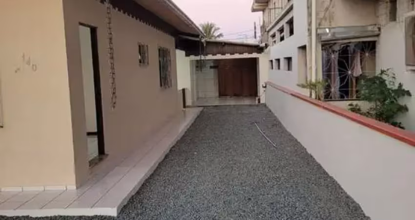 Casa com 3 quartos para alugar na Rua Raulino Couto, 140, Nossa Senhora das Graças, Navegantes