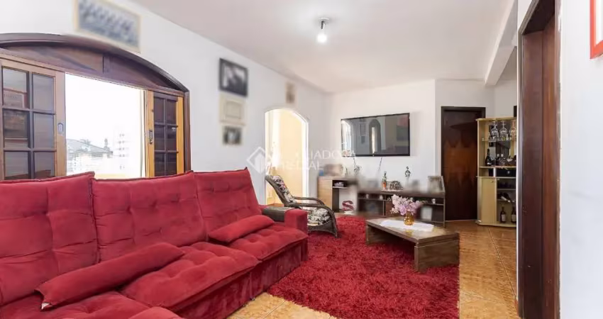 Casa com 5 quartos à venda na Rua África, 170, Centro, Pinhais