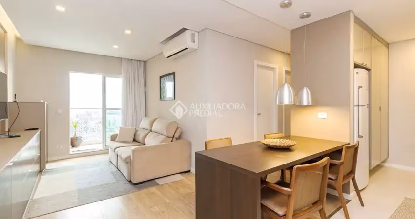 Apartamento com 2 quartos à venda na Avenida Visconde de Guarapuava, 3806, Centro, Curitiba
