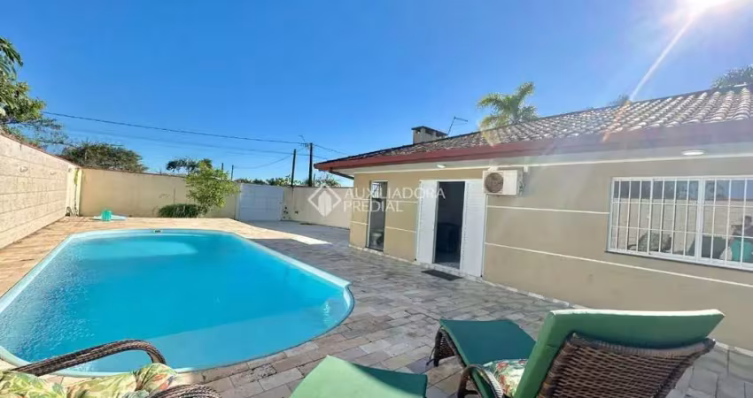Casa com 4 quartos à venda na Alvorada Do Sul, 489, Coroados, Guaratuba
