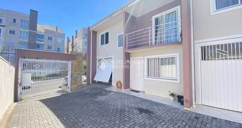 Casa em condomínio fechado com 3 quartos à venda na Rua Rodolfo Bernardelli, 441, Uberaba, Curitiba
