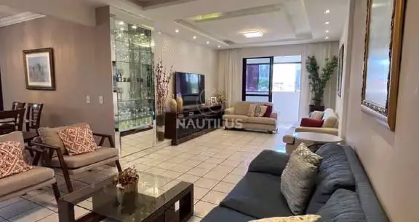 Apartamento com 3/4 suítes, com varanda e closet com 2 vagas de garagem.